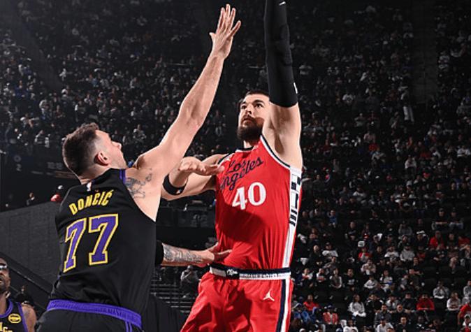 wellbet吉祥坊-拒绝26分大逆转!湖人惜败快船,詹姆斯创历史第一,哈登21投6中