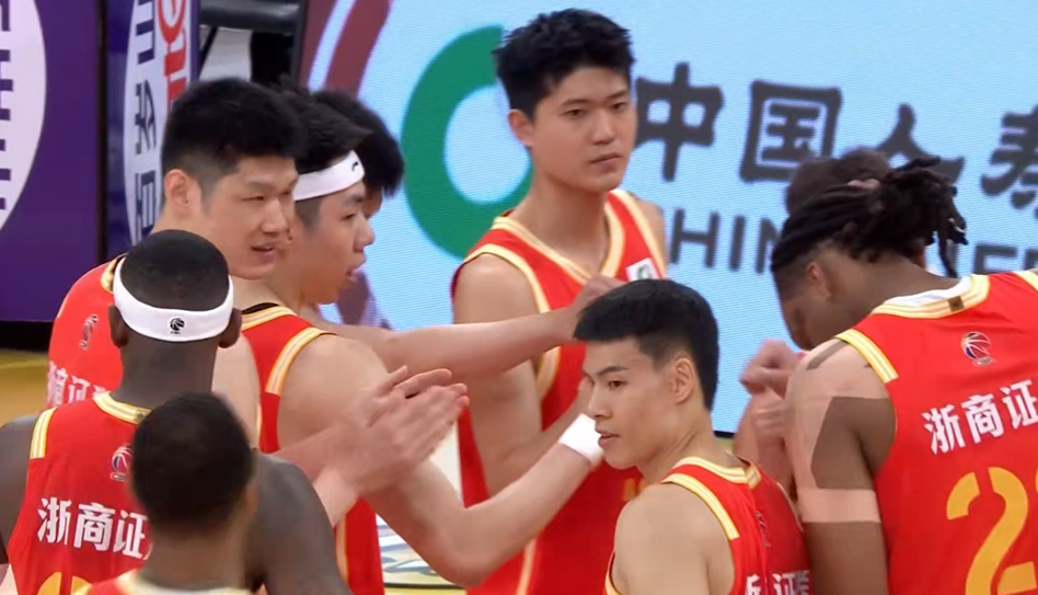 www.wellbet.com-19连胜！CBA常规赛冠军近乎出炉，北京输球遭打击，广东掀翻广厦